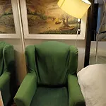 Meuble Proche Gare Du Nord Et Gare Du Nord Acces Direct Metro Apartment Paris
